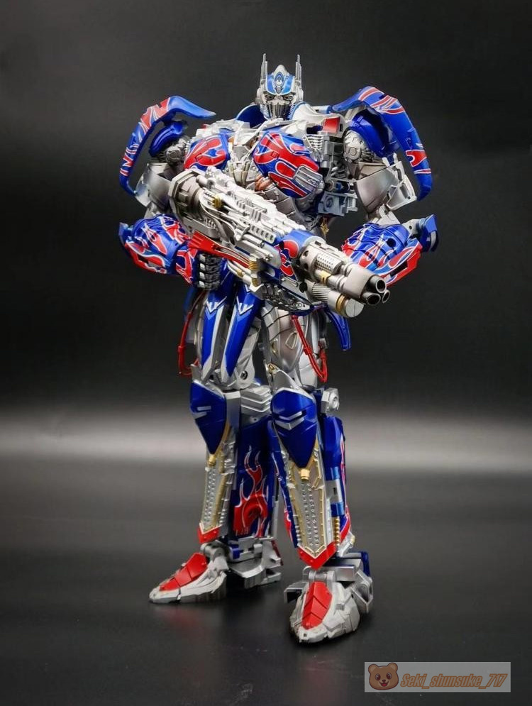 【BLACK MAMBA】高さ30cm BS-03 CYBERTRON CAVALIERS コンボイ似 発光可 合金 完成品 変形 可動フィギュア トランスフォーマー 新品_画像2