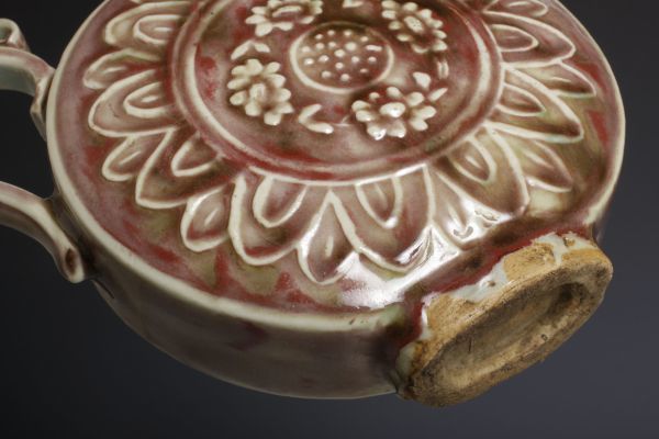 NK25277 中国陶器 釉裏紅花文蓋付水注(木箱) 水差 茶道具 酒 NK25277 中国陶器 釉裏紅花文蓋付水注(木箱) 水差 茶道具 酒
