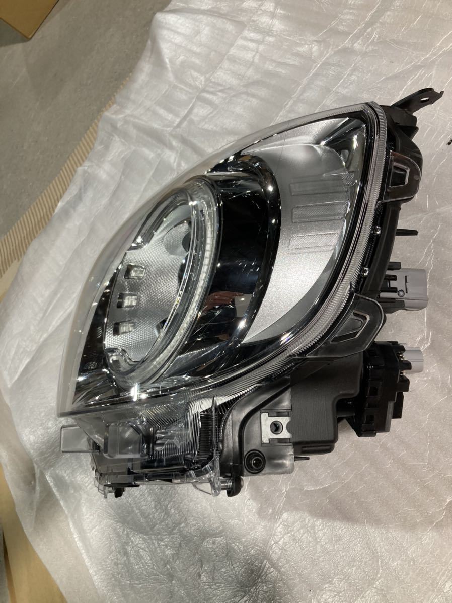 ムーヴキャンバス LA800S LED 左ヘッドライト KOITO ダイハツ ムーヴキャンバス LA800S LED 左ヘッドライト KOITO ダイハツ