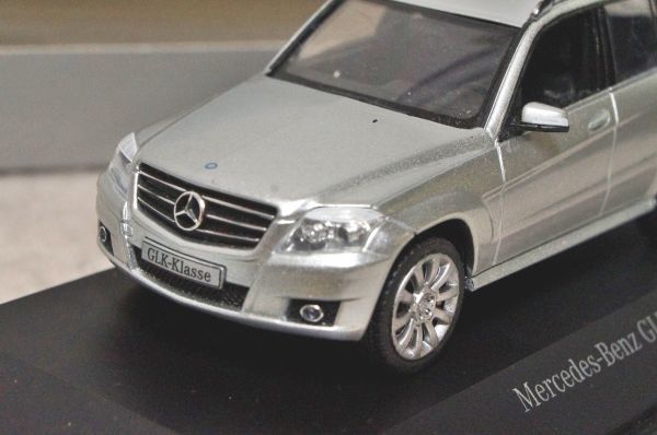  Mercedes Benz GLK 1/43 миникар Schuco серебряный 