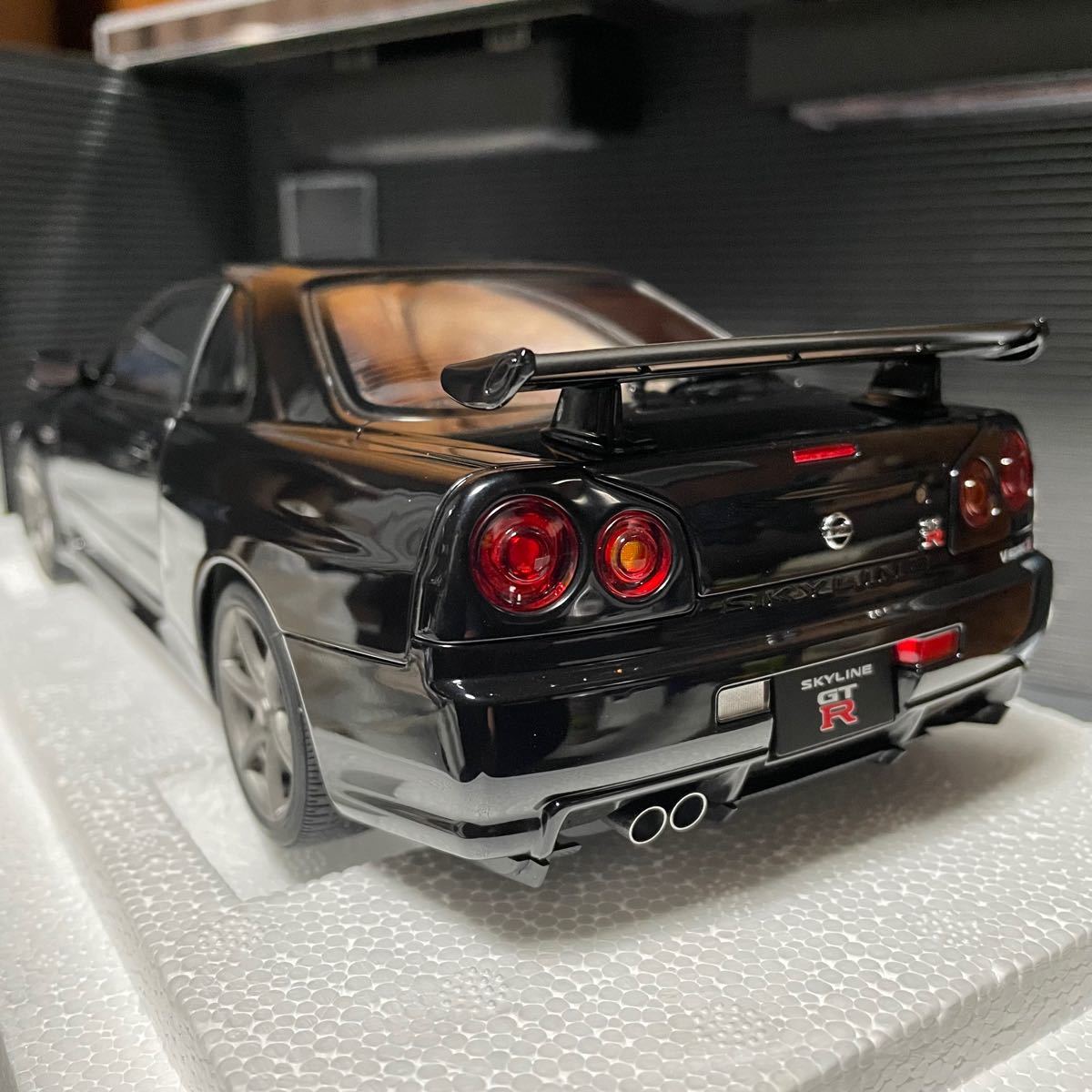 未展示品オートアート1/18スカイライン GT-R R34 V-SPEC II