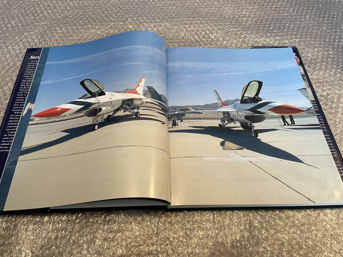 素晴らしい 洋書☆サンダーバーズ【40周年写真集】米国空軍☆アクロバット 航空機一般