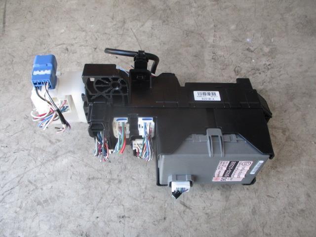 ムーヴ DBA-L175S ヒューズボックス