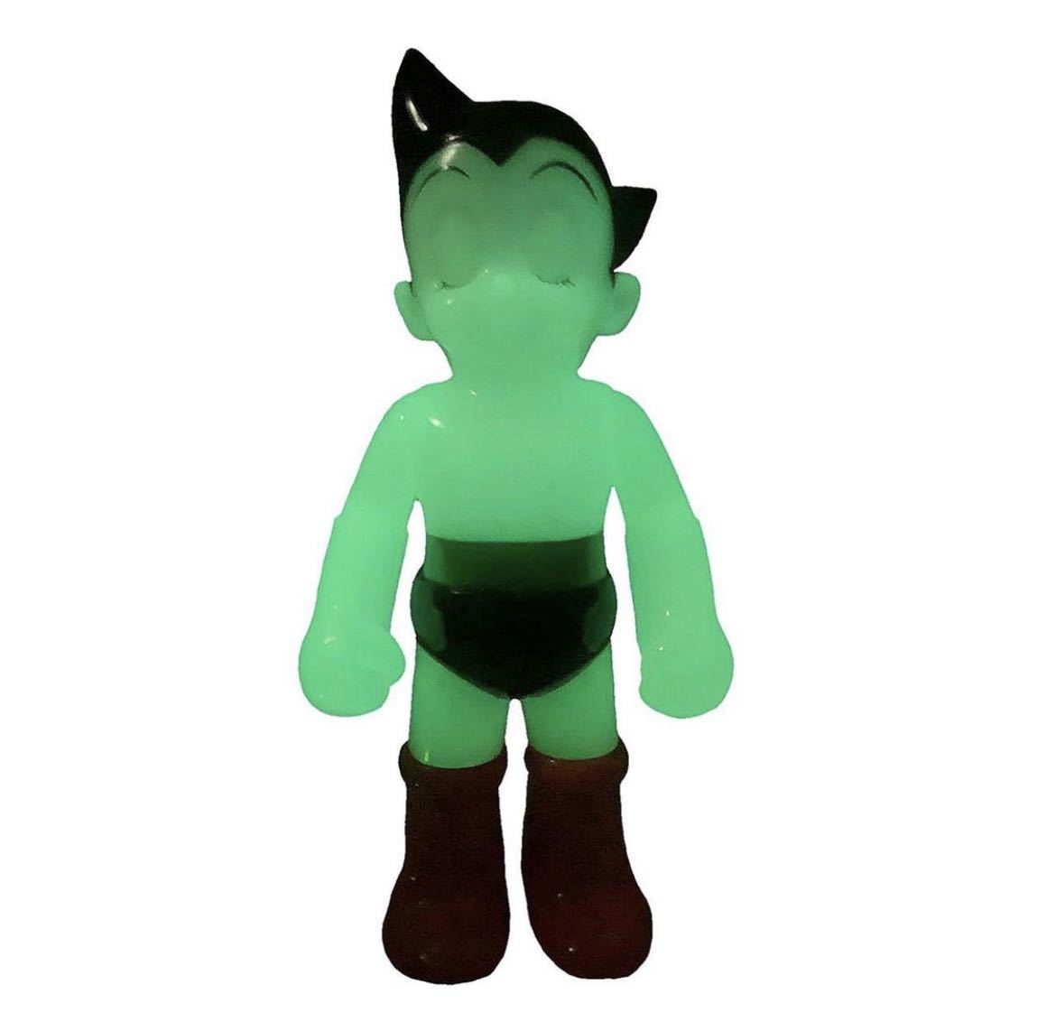 Middle Scale astro boy 鉄腕アトム OG GLOW 畜光 GID secret base