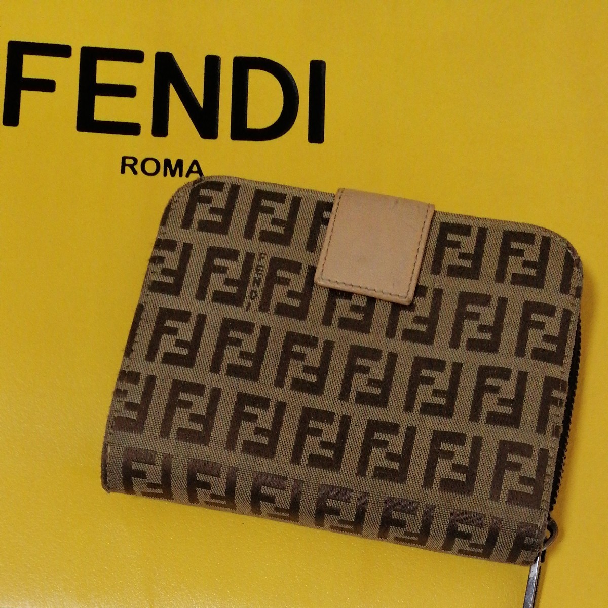 正規品】 FENDI フェンディ ズッカ柄 二つ折り財布 真贋保証込み 