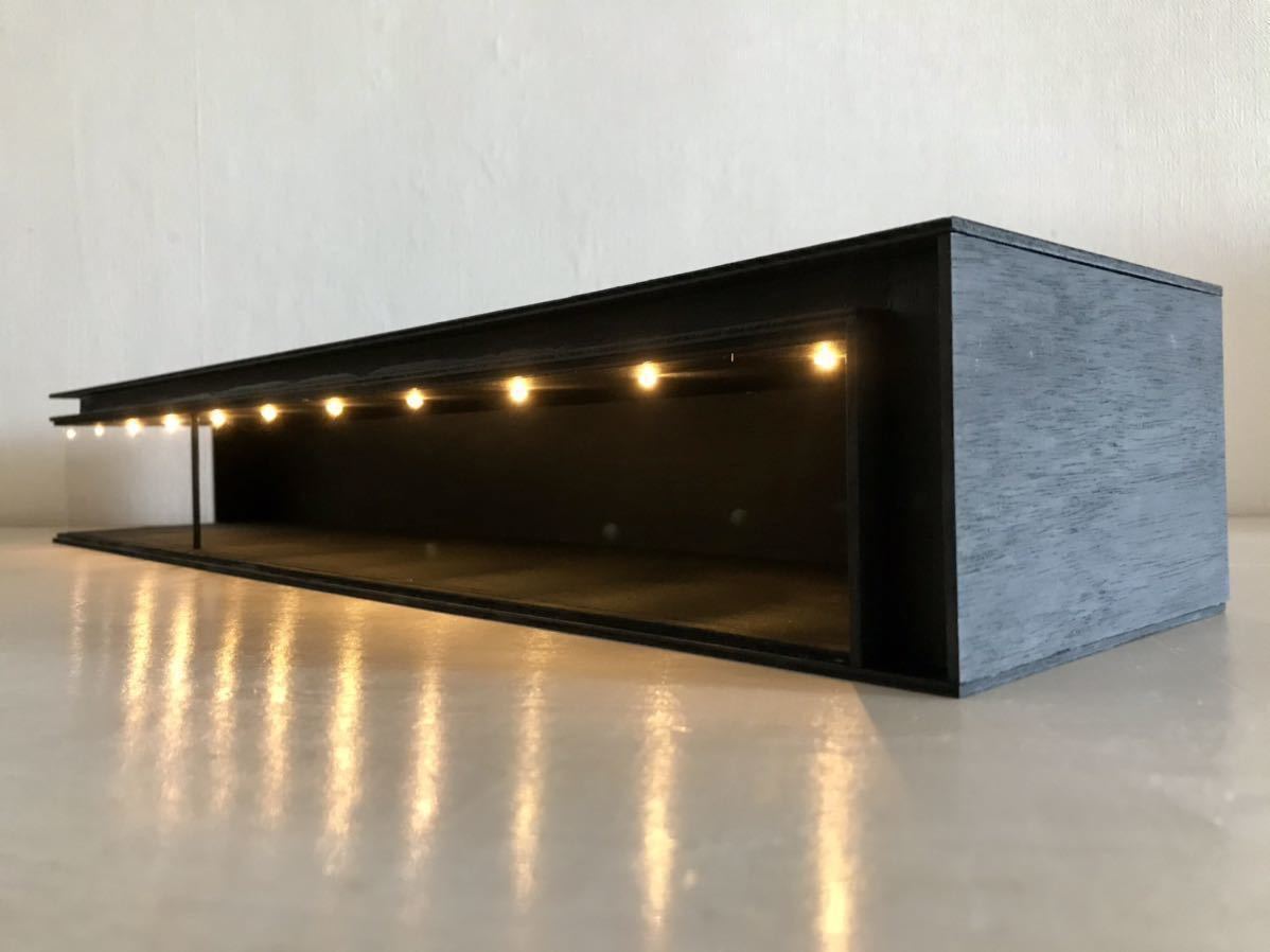 カーディーラー1階 ブラックモデル ジオラマ模型 ミニカー鑑賞 電球色