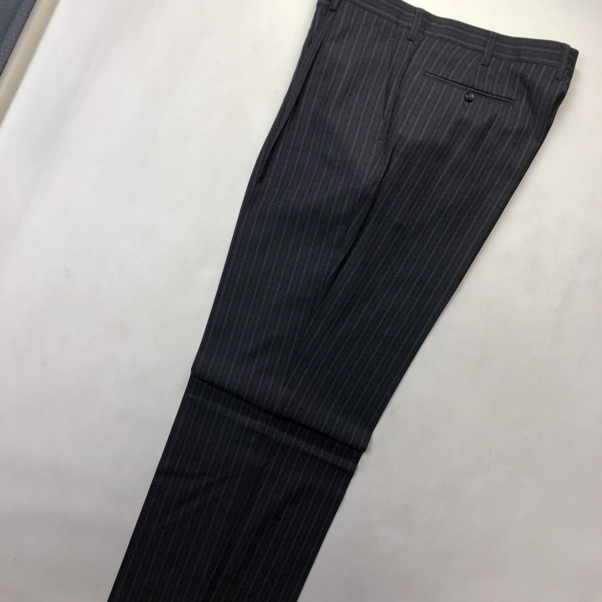 新品タグ付き 高級エルメジルドゼニア Ermenegildo zegna TROFEO 600 サイズAB72つボタン チャコールグレー系ダブルパープルストライプ_画像9
