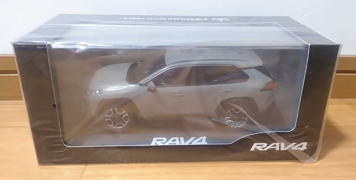 トヨタ RAV4アドベンチャー 1/30 ミニカー (ケース付)　アーバンカーキ 未使用未開封