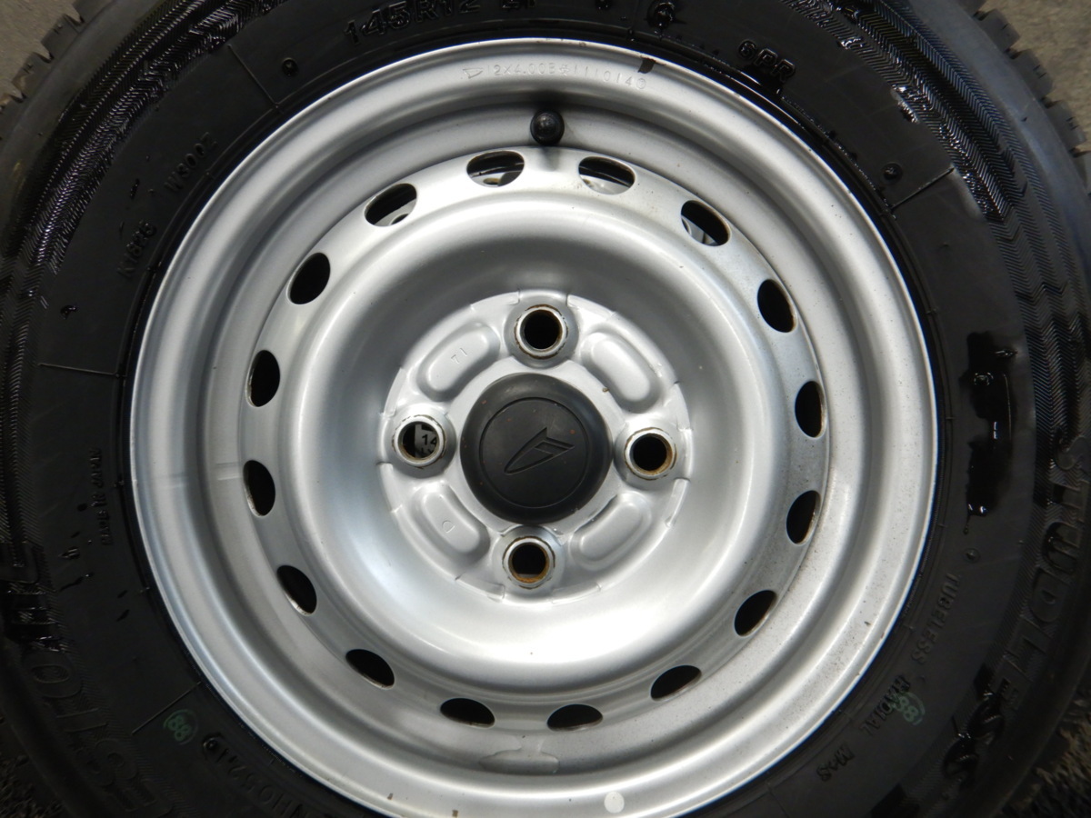 SHT5043■新品スタッドレス 145R12 6PR LT BRIDGESTONE W300 ダイハツ純正 4J 4H 100 2021年 4本 条件付送料無料 軽トラ 軽バス_画像6