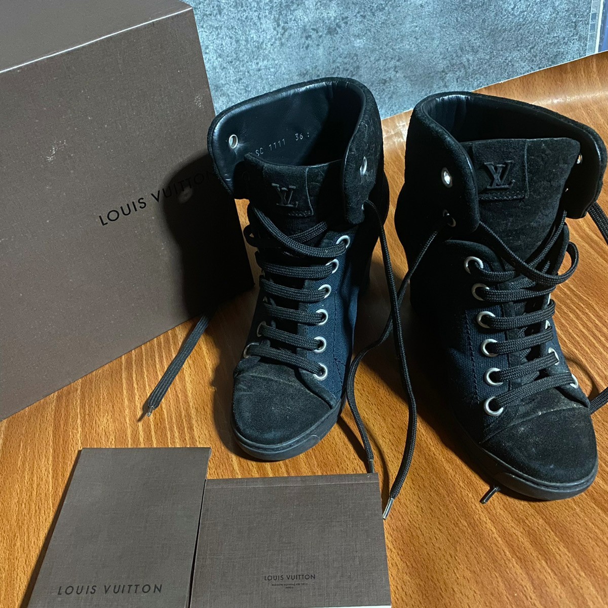 美品 louisvuitton ルイ・ヴィトン 箱付き ハイカットブーツ 靴