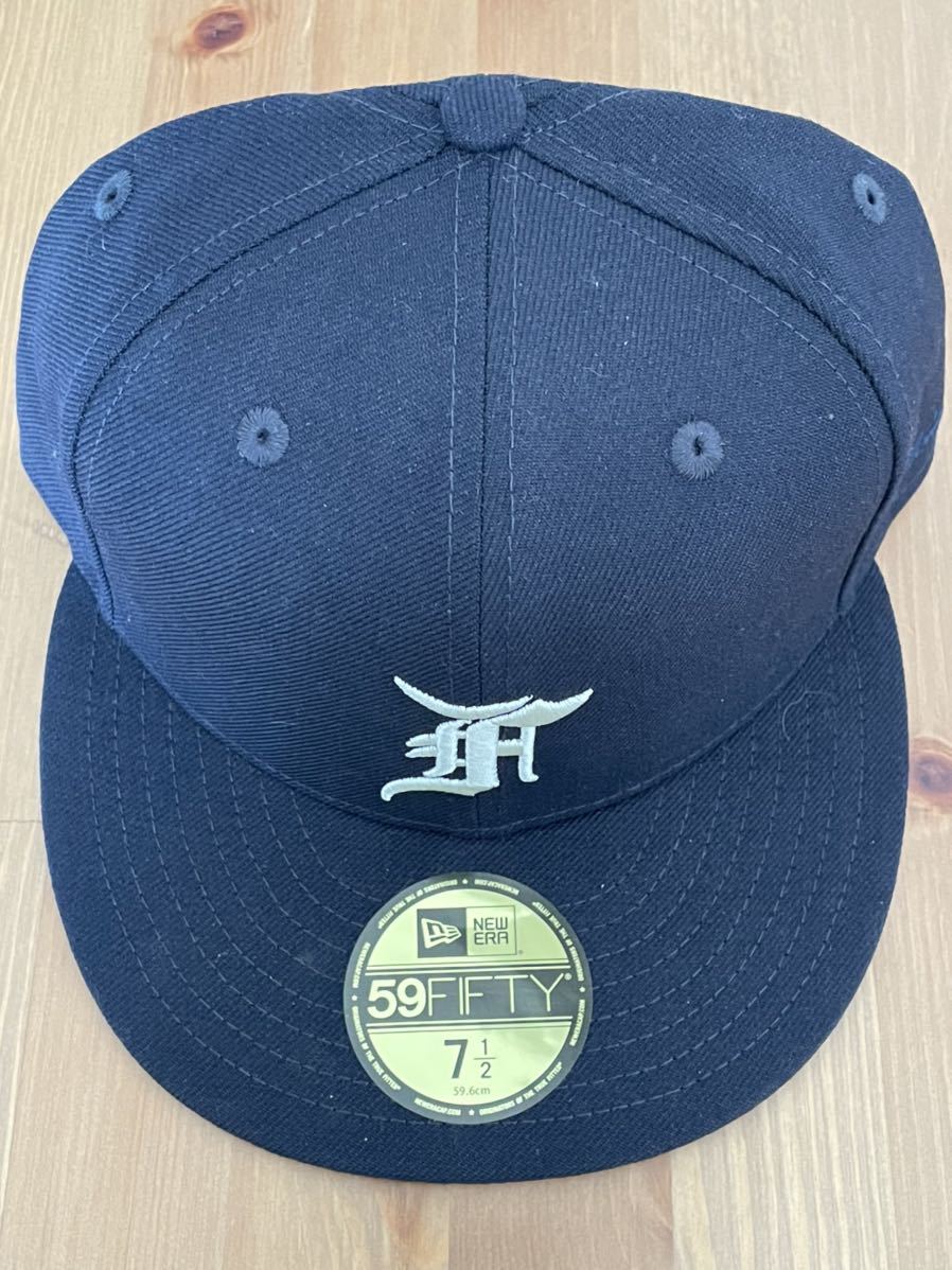 【未使用】7 1/2 NEW ERA 59Fifty FEAR OF GOD ESSENTIALS Navy ネイビー 紺 グリーンアンダーバイザー ニューエラ　フィアオブゴッド_画像2