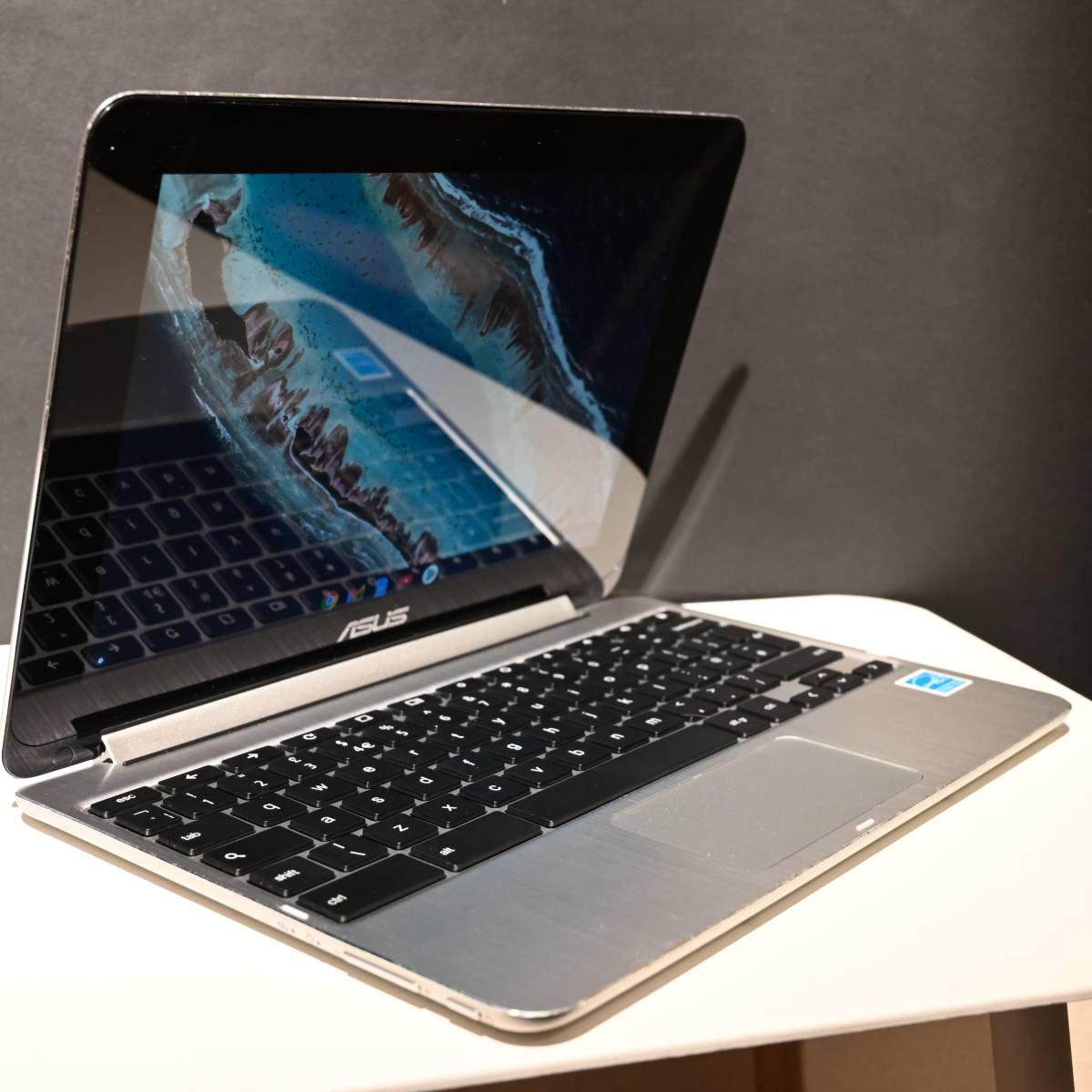 ASUS クロームブック 10.1型タッチ対応ノートPC C101P | pybli.com.my