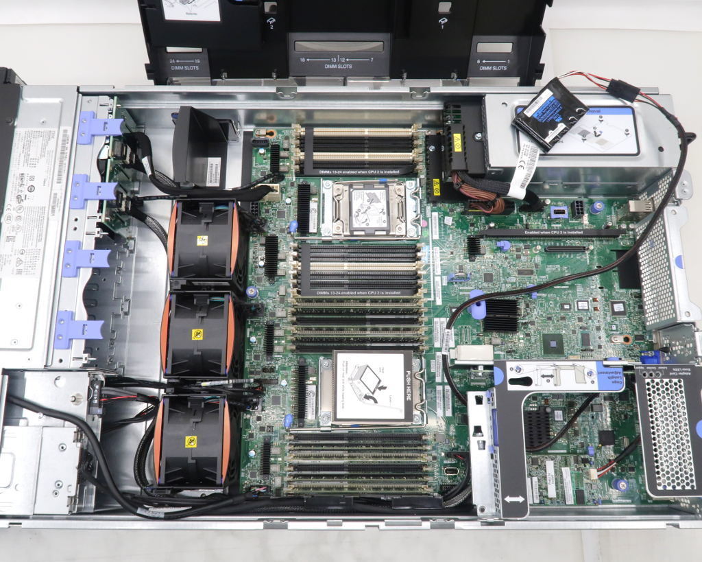 IBM System x3650 M4 Xeon E5-2620 v2 2.1GHz 32GB 300GBx4台 IBM System x3650 M4 Xeon E5-2620 v2 2.1GHz 32GB 300GBx4台