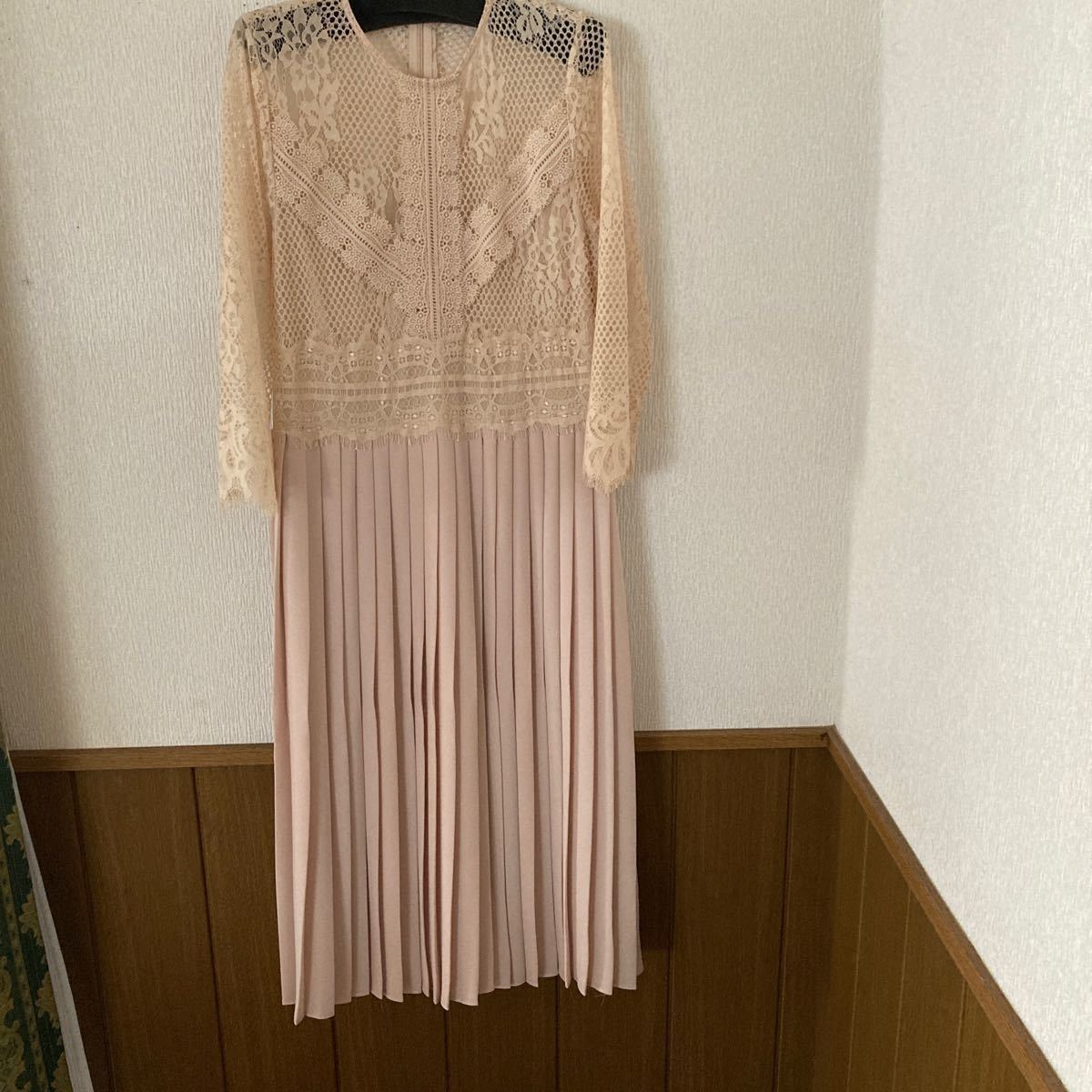 ZARA プリーツワンピース ピンクベージュ
