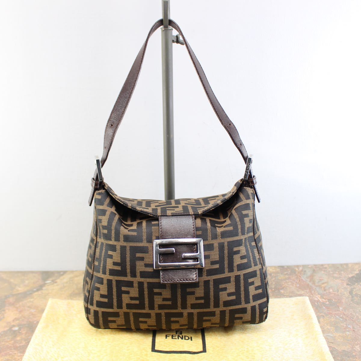 FENDI ZUCCA PATTERNED SEMI SHOULDER BAG MADE IN ITALY/フェンディマンマバケットズッカ柄セミショルダーバッグ