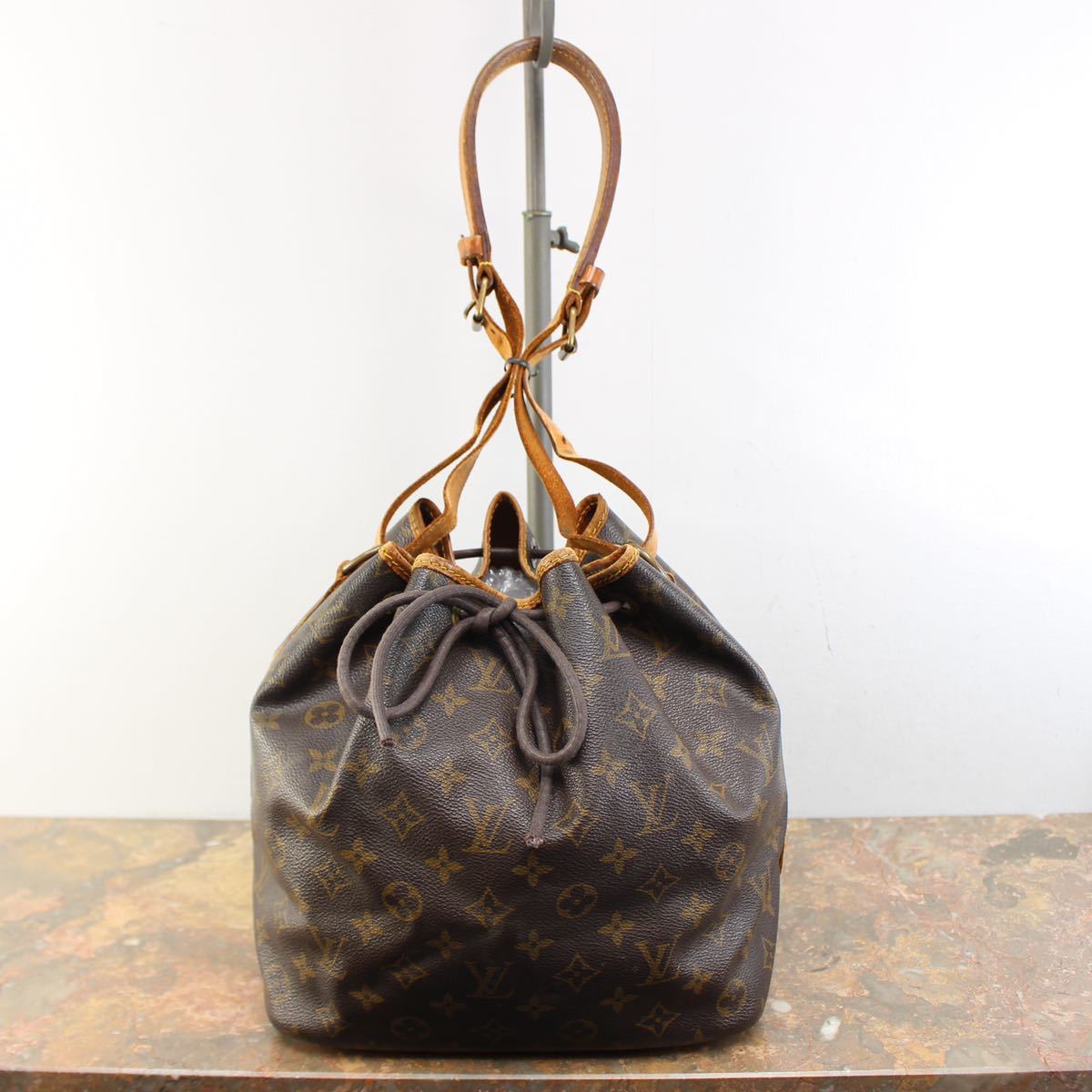 LOUIS VUITTON M42226 892FO? MONOGRAM PATTERNED DRAWSTRING SHOULDER