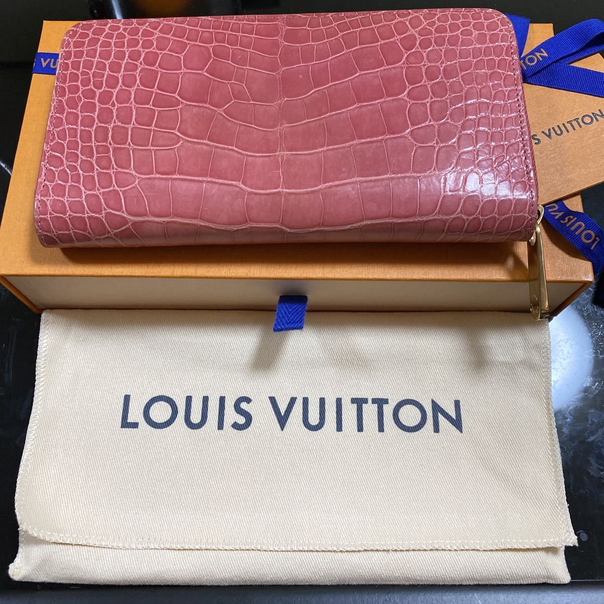 美品 LOUIS VUITTON ルイヴィトン ワニ革 長財布 クロコダイル ジッピーウォレット ピンク 美品 LOUIS VUITTON ルイヴィトン ワニ革 長財布 クロコダイル ジッピーウォレット ピンク