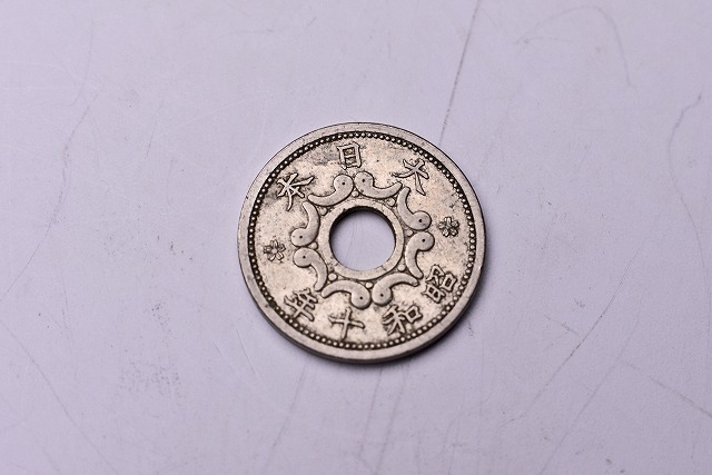  old coin 5 sen coin * Showa era 10 year * use impression equipped *. flowers and birds .? * large Japan *