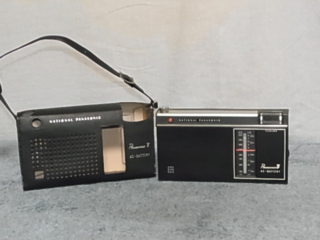 ♪ 在庫整理 National Panasonic 【R-205(D)】 電源は入ります ラジオ受信します 管理20092982