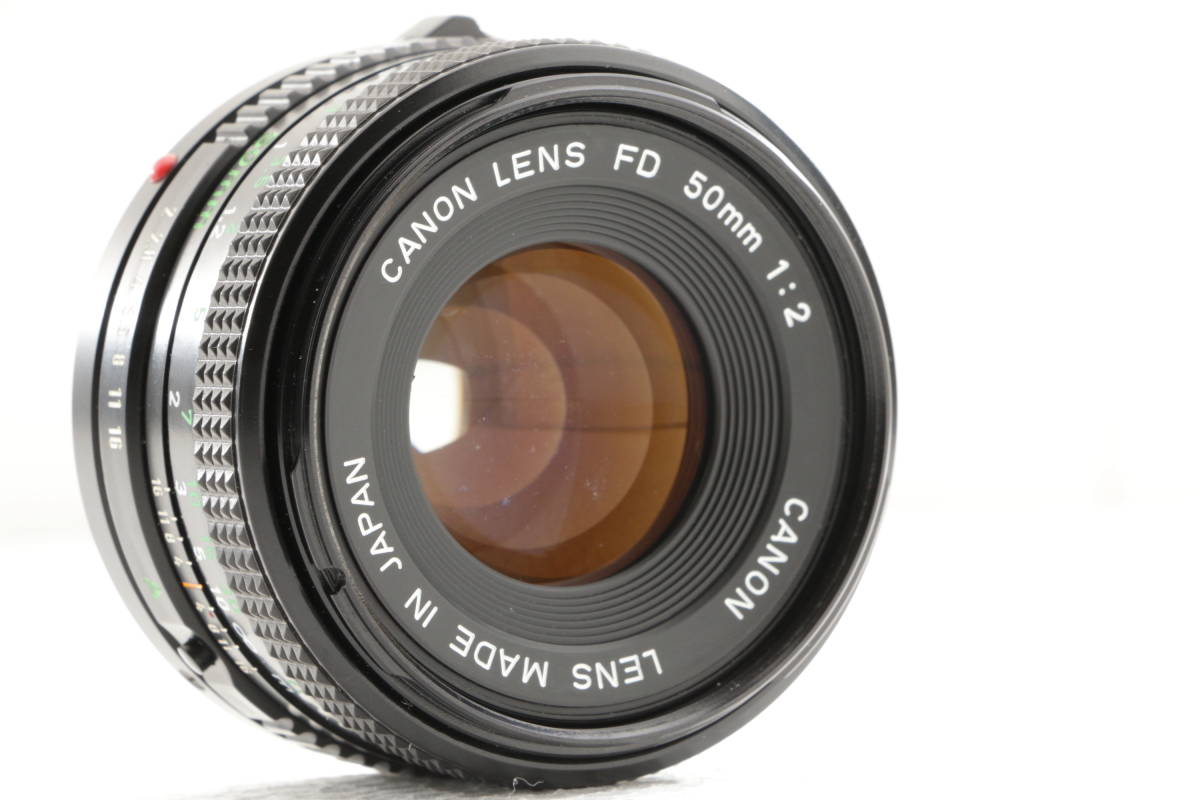 896/ ケース付き CANON A-1 キャノン ブラック New FD 50mm 1:2 / フィルム一眼レフ 単焦点レンズ フラッシュ 赤ストラップ付き _画像9