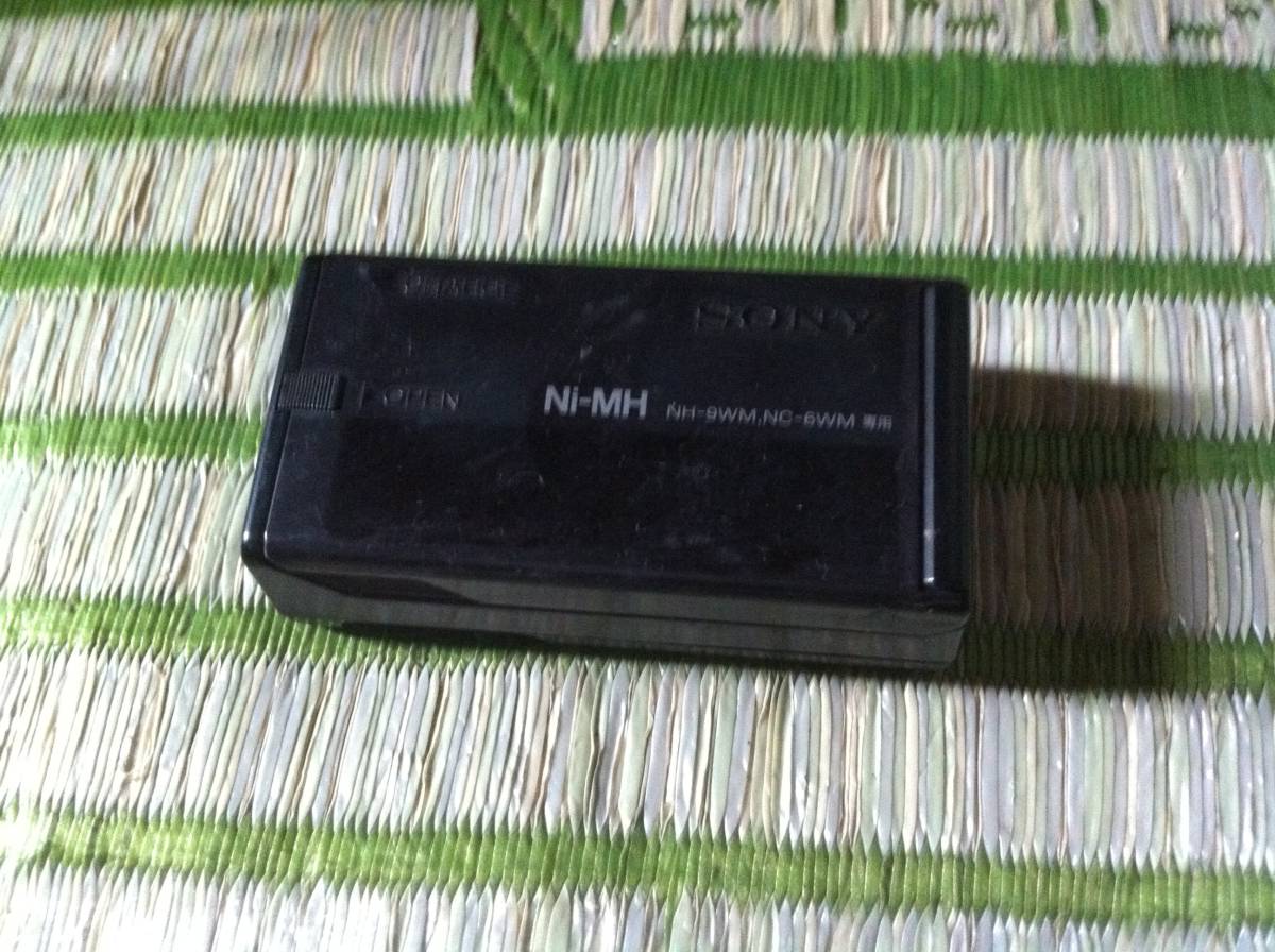 SONY製 充電ACアダプター BC-9HD ジャンク品_画像1