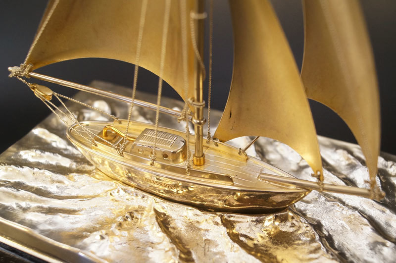 ヨットの置物 帆船 ガラスケース ゴールド   通販