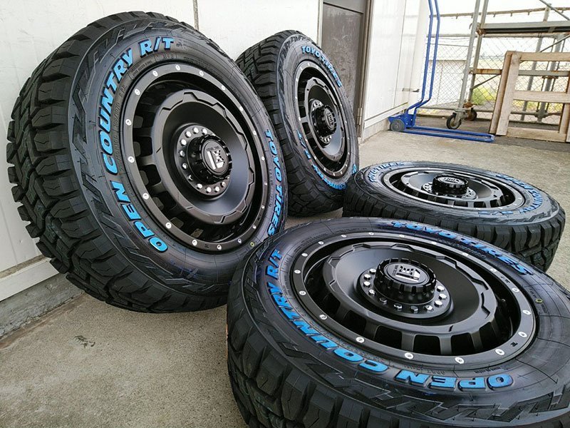 ジムニー シエラ JB74 TOYO オープンカントリーRT 235/70R16 タイヤ