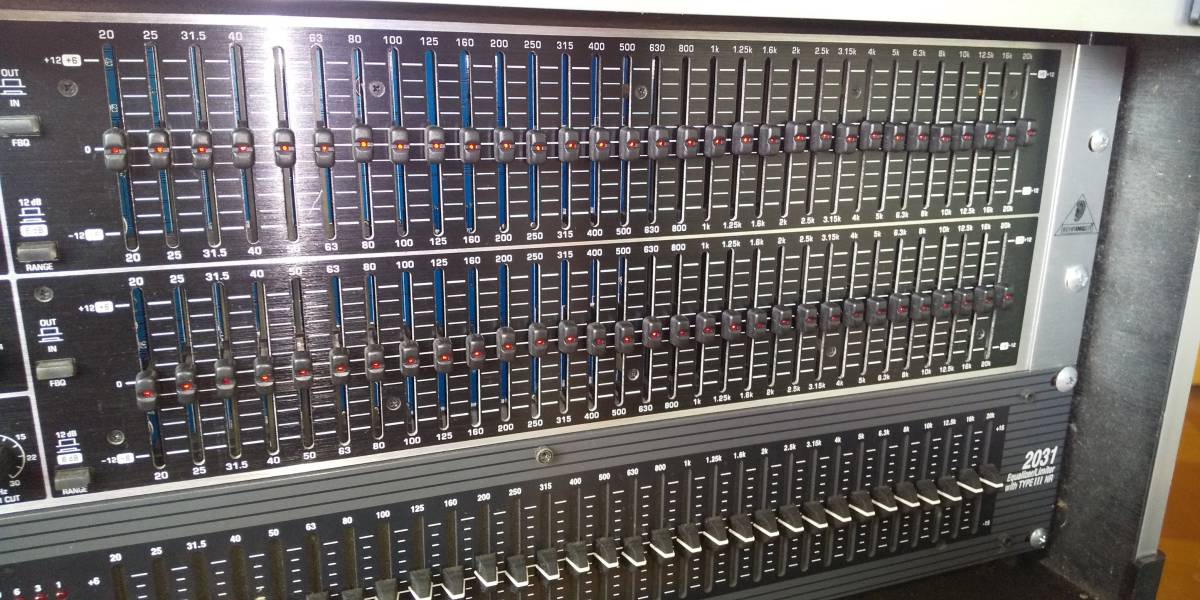 ベリンガーFBQ6200 dbx2031イコライザーの出品です