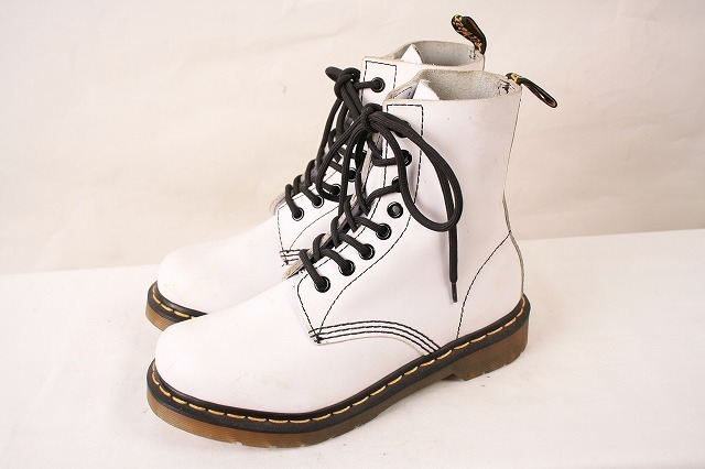 美品 ドクターマーチン UK5 /23.5cm-24.0cm/8ホール 白 ホワイト ブーツ レディース ユニセックス レザー 本革 dr.martens 中古 dh2337_画像1