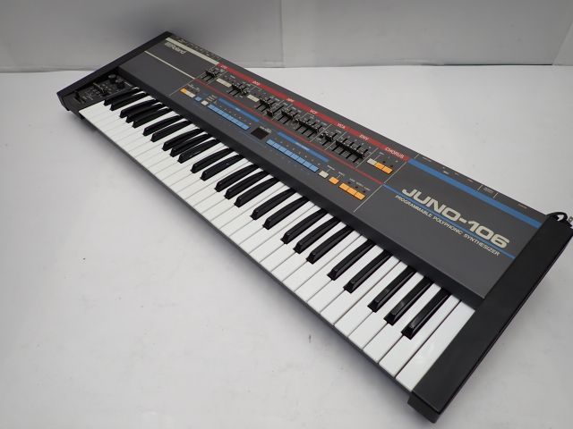 Roland シンセサイザー JUNO-106 ローランド 61鍵 ジャンク ∩ 654DC-2_画像1