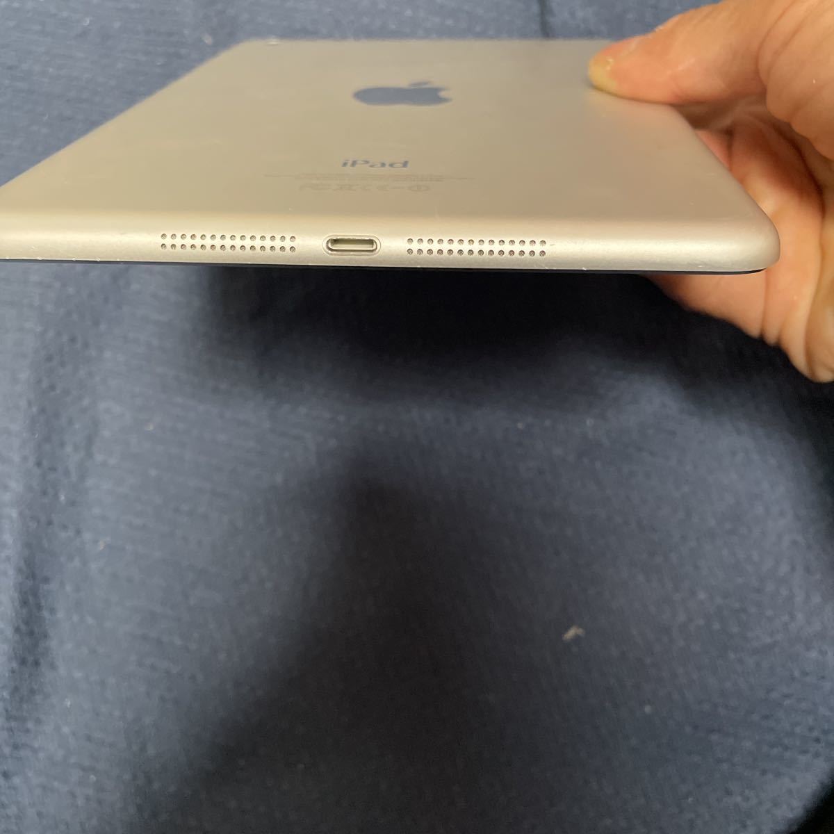 NO.6 【美品】iPad mini Wi-Fi 64GB ホワイト&シルバー MD533J/A 本体のみ　Apple ⑤_画像5