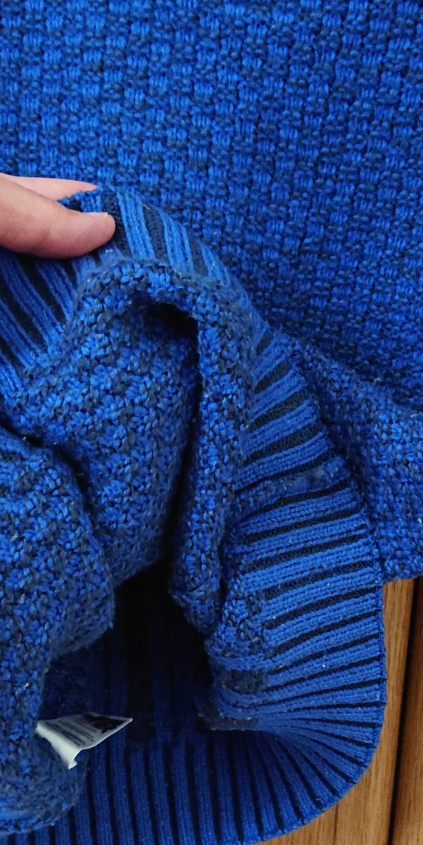 紺 青系の色☆セーター 116㎝☆毛玉あり_内側のアップ