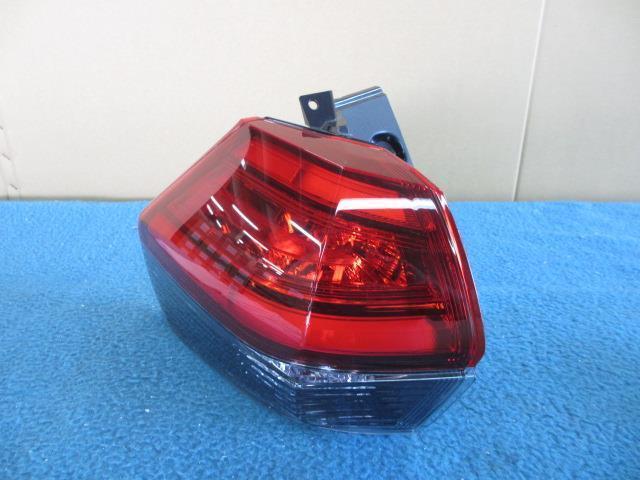 エクストレイル DBA-NT32 左テールランプ 26555-6FP0A