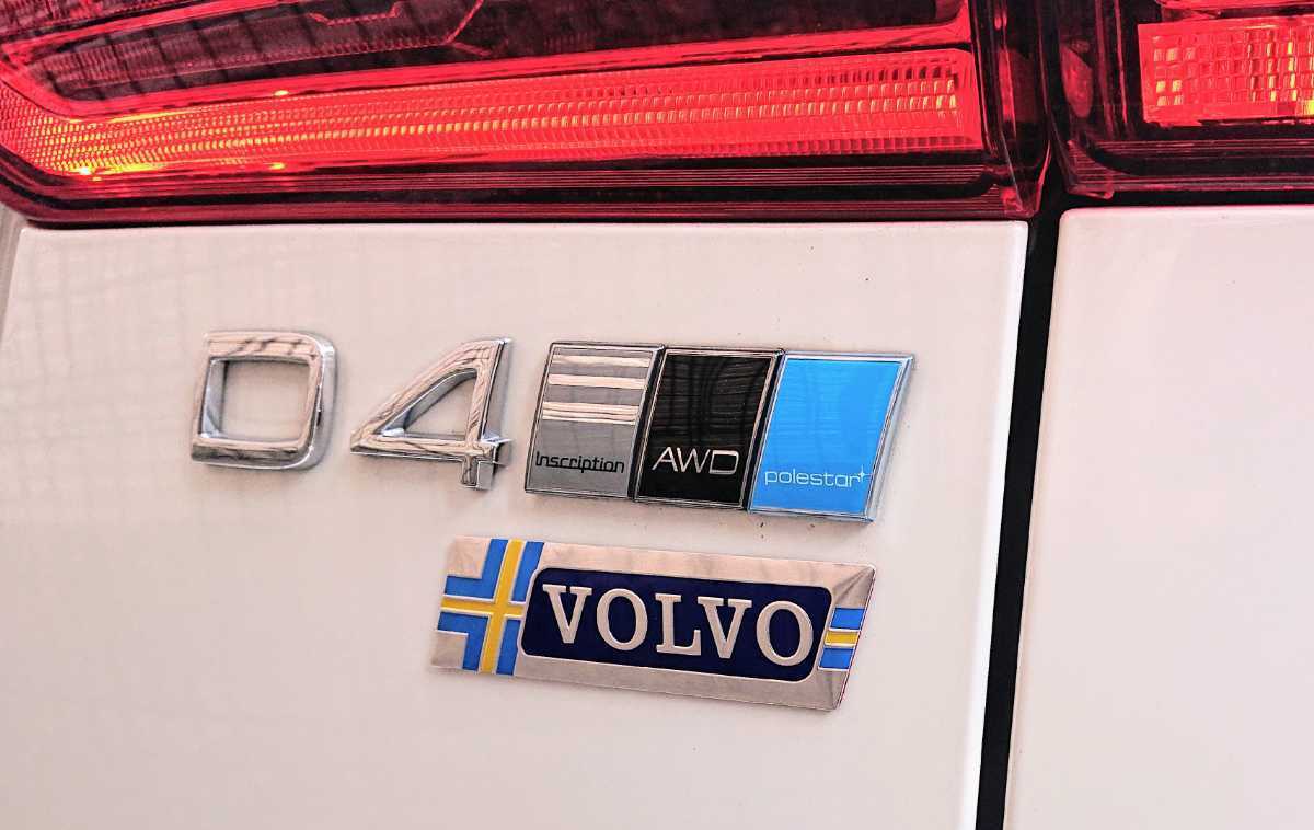 ボルボロゴ★スウェーデンフラッグタイプ アルミメタルステッカー VOLVO XC40 V40 V50 V60 V70 XC60 XC90 S60 V90_画像3
