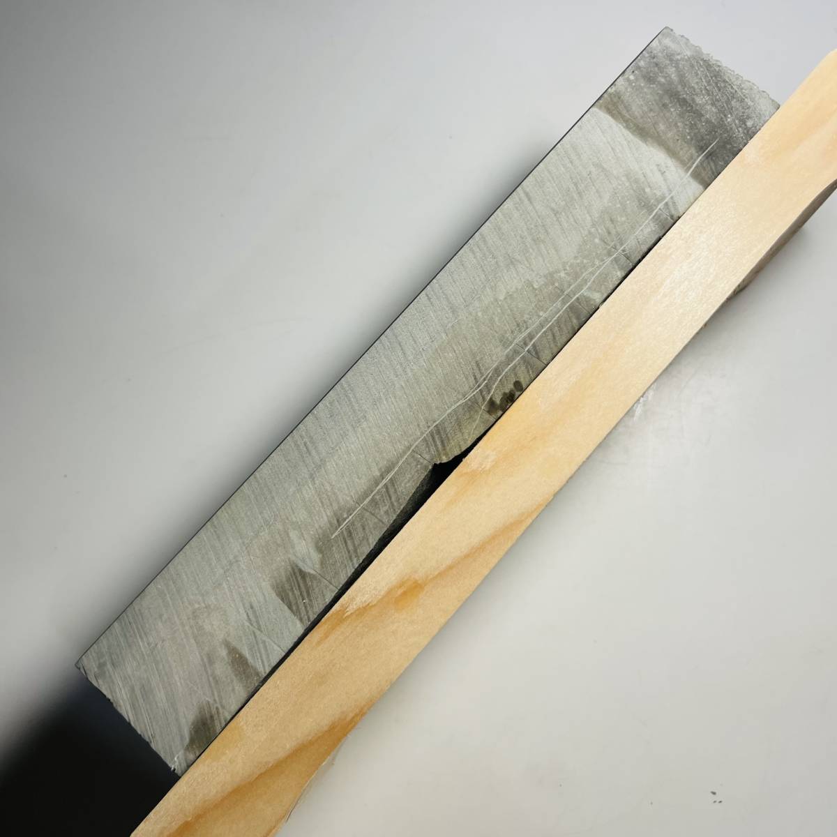 天然砥石 正本山合砥 浅黄 黒梨地 1612g 30型 仕上げ砥石 / 鉋鑿大工