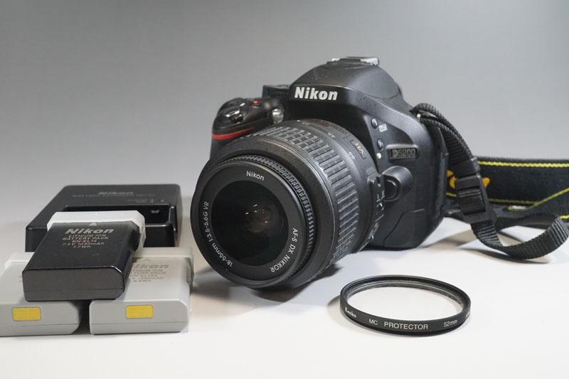 251】Nikon/ニコン D5200 ボディ+レンズ AF-S DX NIKKOR 18-55mm 1:3.5