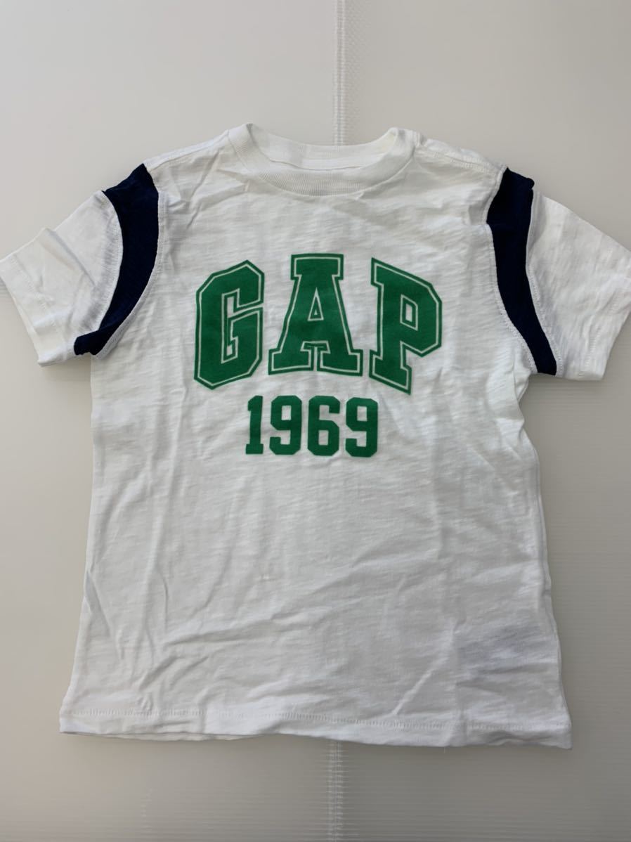 ｇａｐ 新品 110 ギャップ 人気ｔシャツ Gapロゴ ｕｓａ 白 ロゴtシャツ 袖の切り替えがおしゃれです 4 2 1 テレビで話題