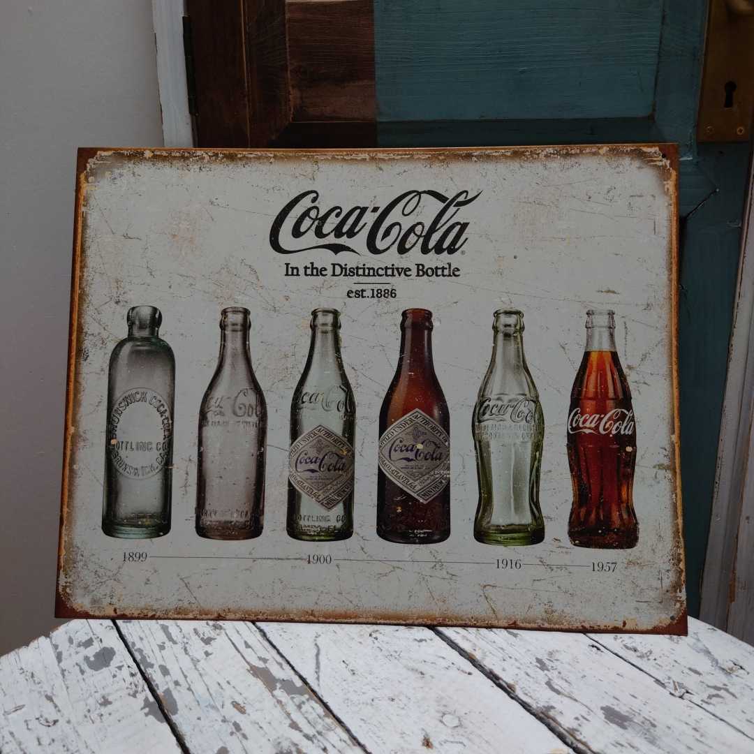 中古 ★ コカコーラ COCA-COLA メタルサイン 歴代 ボトル In the Distinctive Bottle 看板 / アメリカン ダイナー 50's 60's_画像1