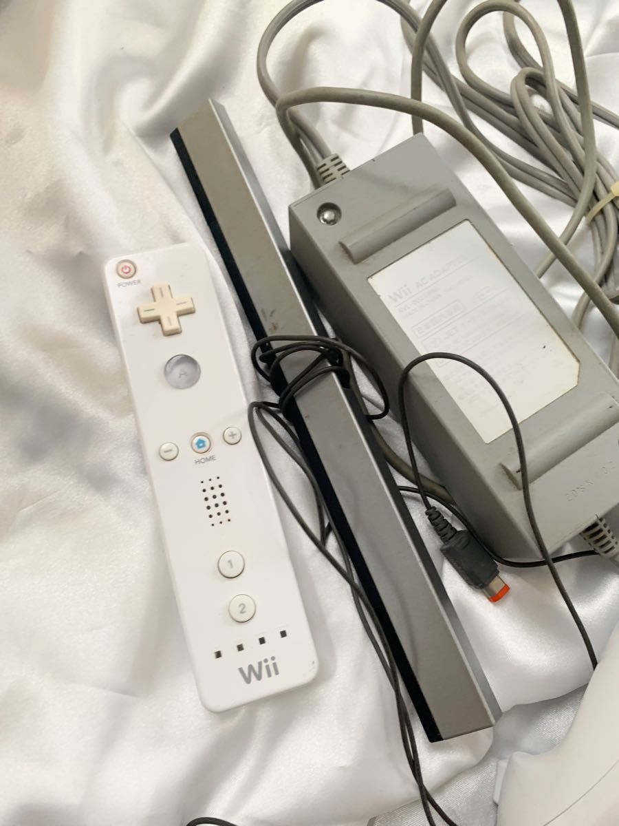 Wii 本体　リモコン　ヌンチャク　三色ケーブル 電源ケーブル センサーバー