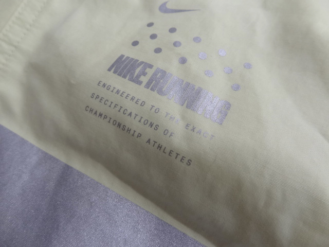 新品 NIKE ナイキ 蛍光 淡 イエロー カラー グッド デザイン マルチ ポケット デザイン ランニング ベスト ギミック 黄色 サイズ M レア 色_画像4