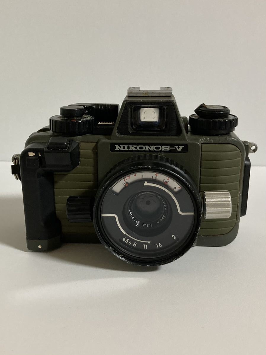 カメラ フィルムカメラ Nikon NIKONOS-V ニコノス 水中フィルムカメラ オリーブグリーン 一眼レフ ボディ / NIKKOR 35mm 1 2.5 レンズ  動作未チェック 現状品
