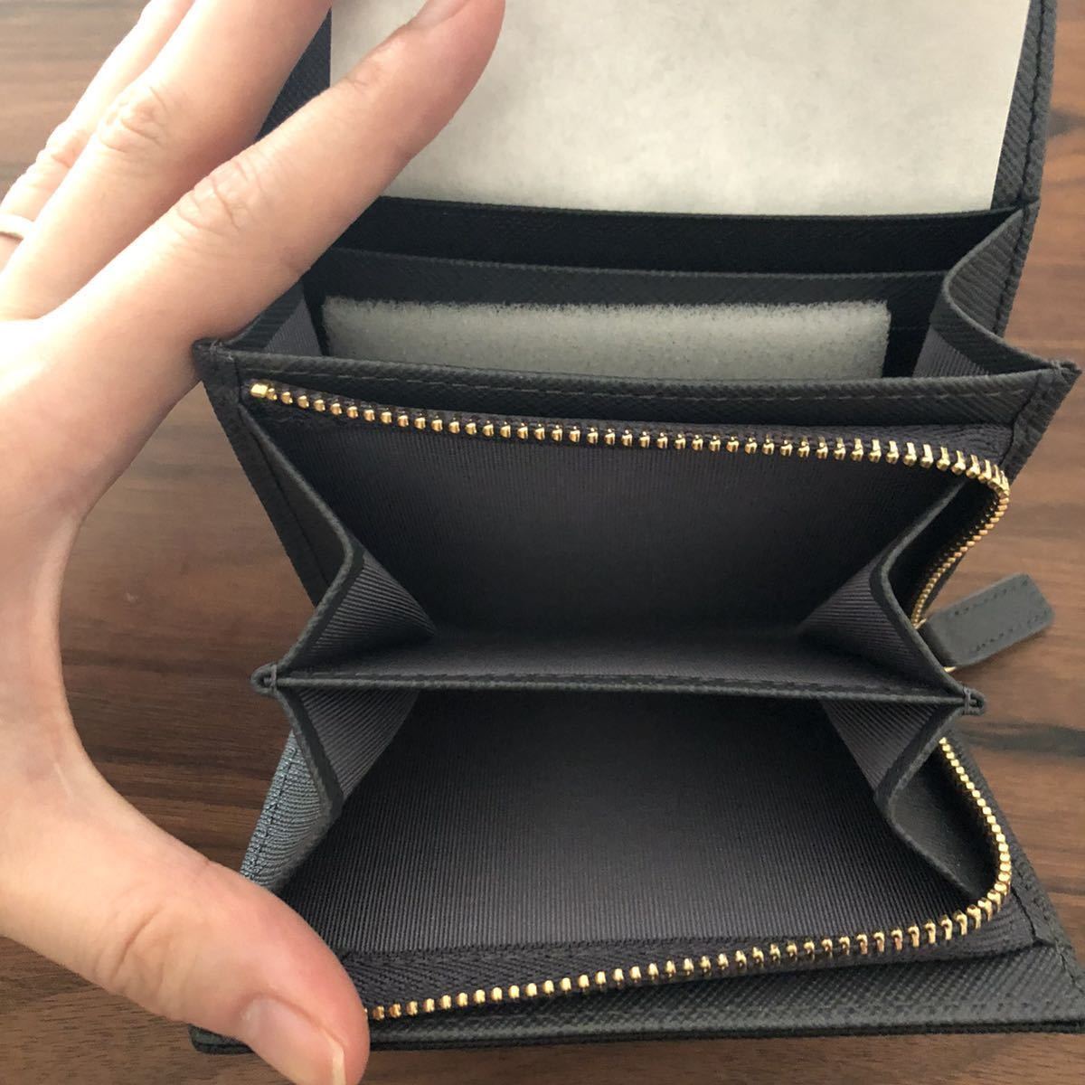 美品☆アニエスベー 二つ折り財布 | universitetipolis.edu.al