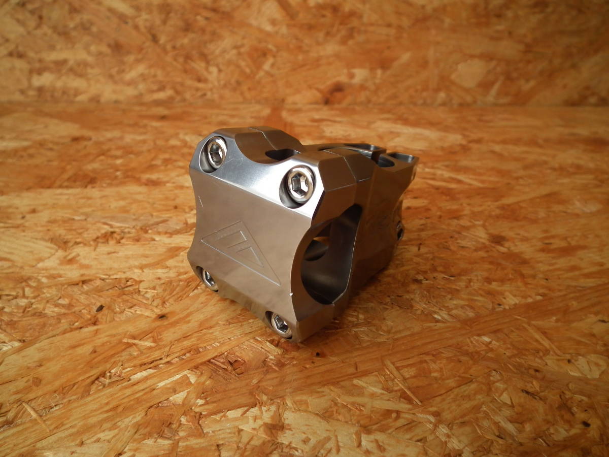 AZONIC(アゾニック) PHANTOM ステム カラー:ANO GRY サイズ:40mm ハンドルクランプサイズ:31.8mm