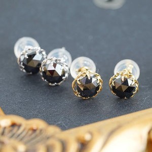 ブラックダイヤモンドピアス1カラットひねりデザイン イエローゴールド