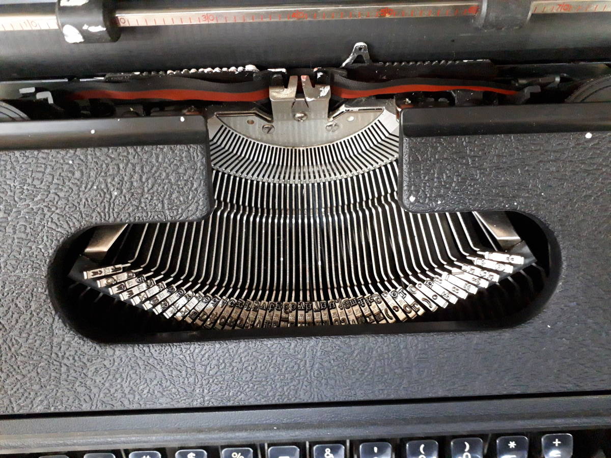 ■CILVER REED 810 シルバー リード タイプライター 昭和 レトロ ジャンク品の画像3