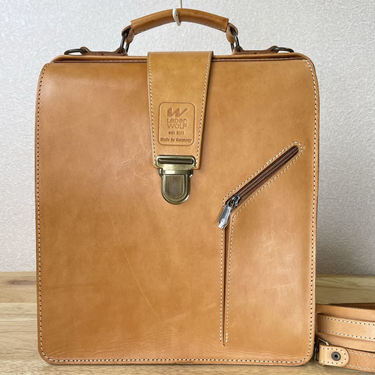 Leder WOLF ブリーフケース | dsmont.com