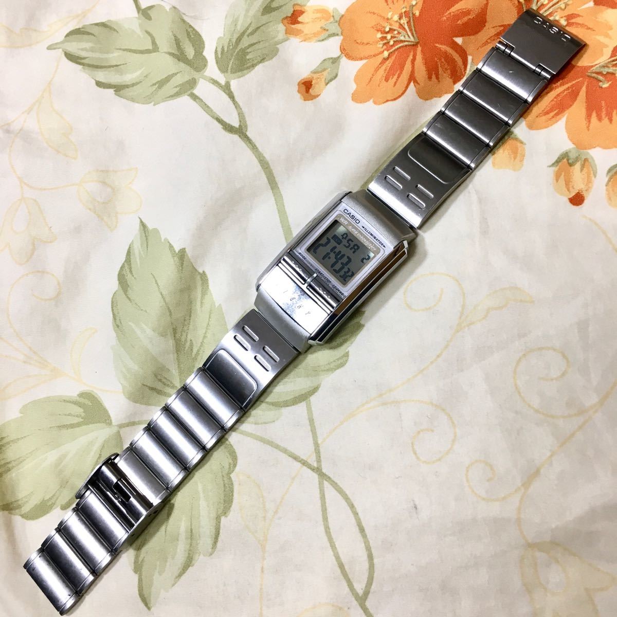 CASIO LA-200 FUTURISTデジタル 腕時計 電池交換済|Yahoo CASIO LA-200 FUTURISTデジタル 腕時計 電池交換済|Yahoo