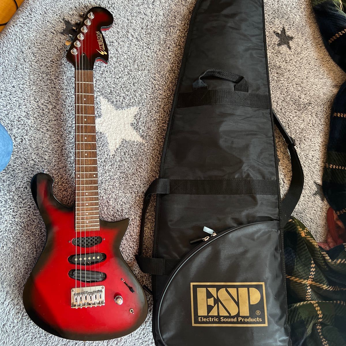 大注目 Edwards E-P-45J 潤モデル アンプ内蔵ギター - ギター