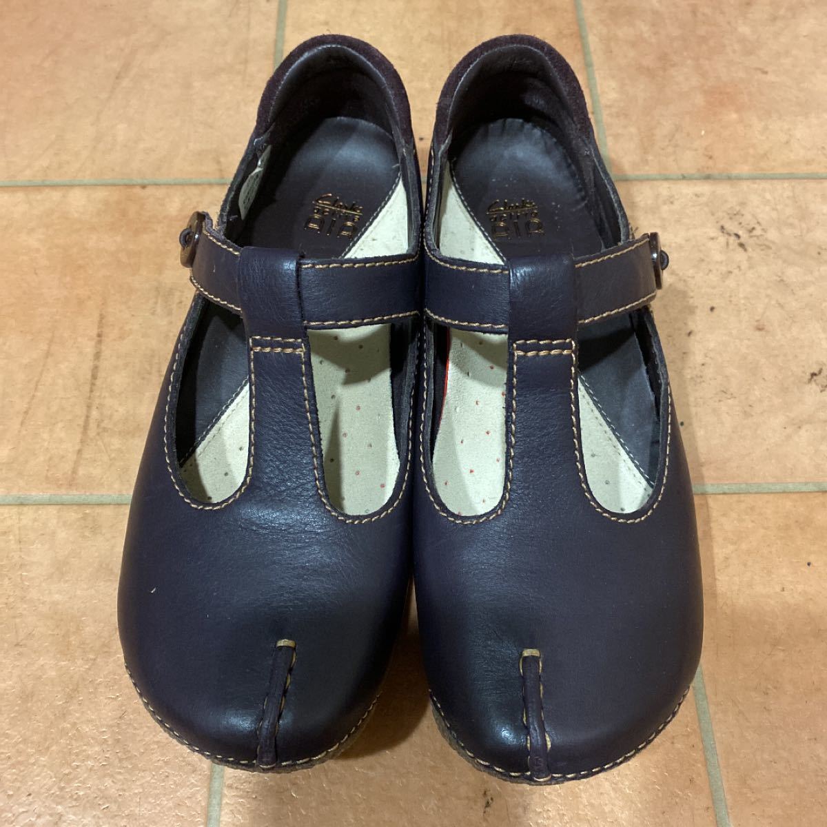 未使用 Clarks クラークス 可愛い Tストラップ シューズ 23.5センチ