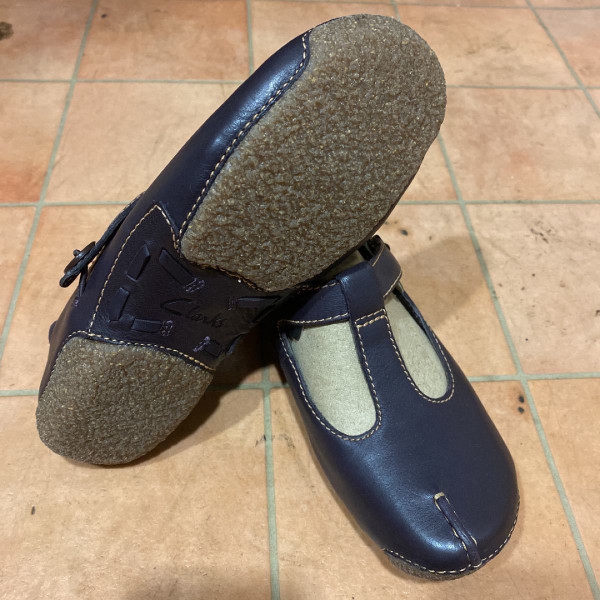 未使用 Clarks クラークス 可愛い Tストラップ シューズ 23.5センチ
